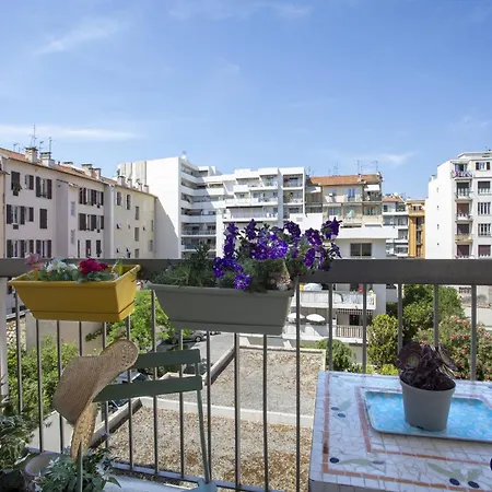 Lägenhet Charming With Balcony In The Heart Of The Liberation District *