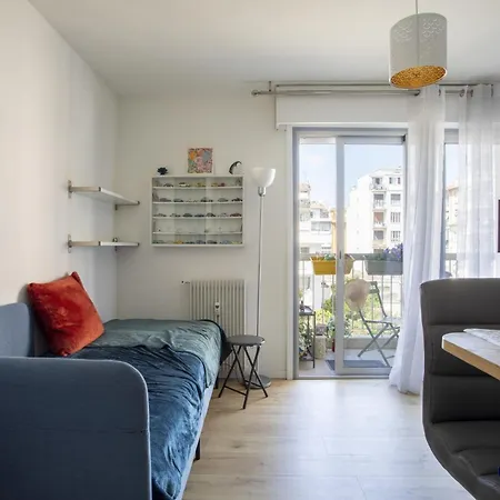 Charming With Balcony In The Heart Of The Liberation District *