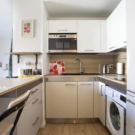 Charming With Balcony In The Heart Of The Liberation District *