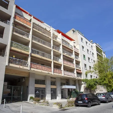 Charming With Balcony In The Heart Of The Liberation District Lägenhet